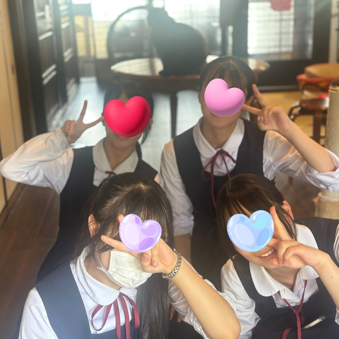 女子高生さんたちがねこべやに🐈‍⬛